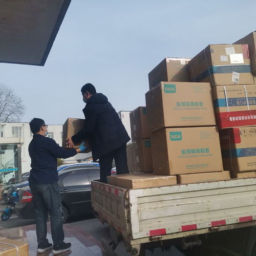 扛住風險的脊梁——青島萊西稅務“60后”突擊隊主動請纓上陣首夜，搬運數十噸防疫物資
